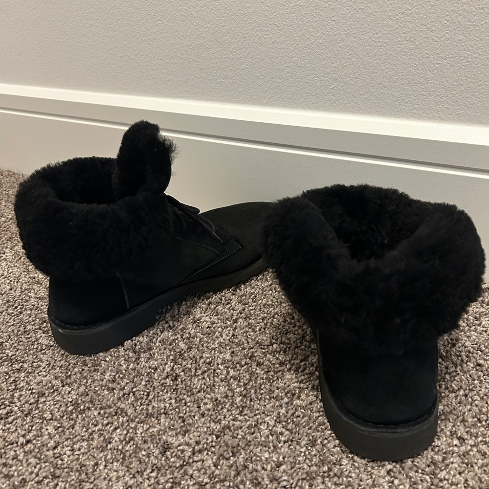 Women's Ugg Black lace up Fur-Lined Boots